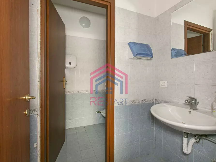 Immagine 20 di Locale commerciale in affitto  in Via Varrone 56 a Pomezia