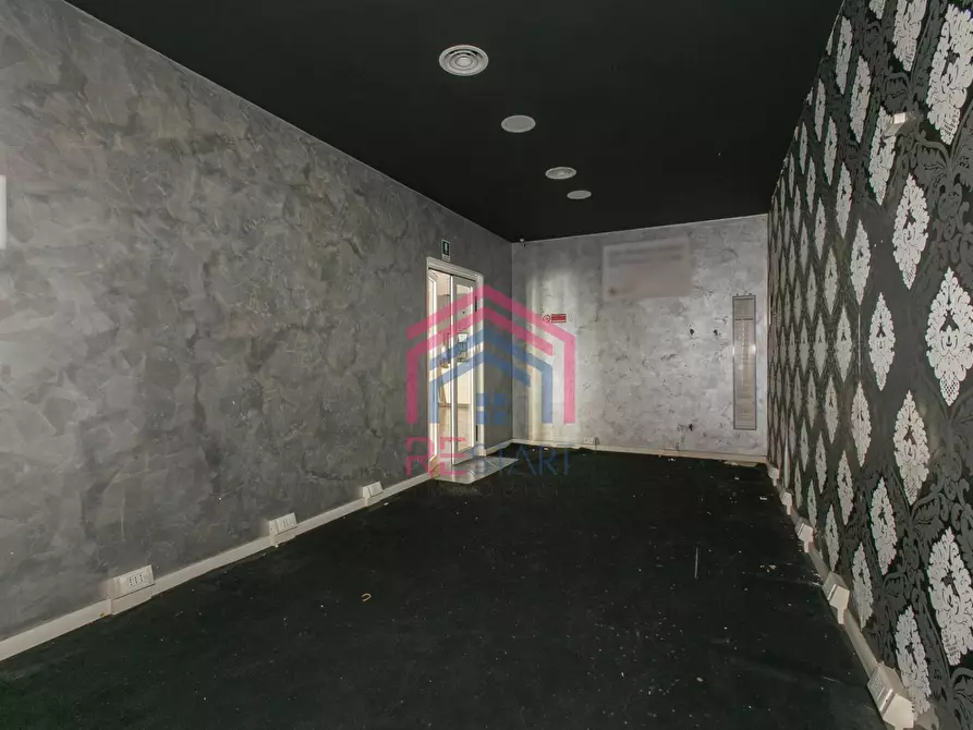 Immagine 19 di Locale commerciale in affitto  in Via Varrone 56 a Pomezia