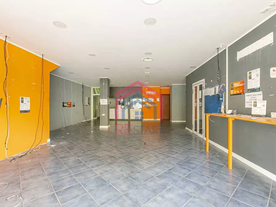 Immagine 5 di Locale commerciale in affitto  in Via Varrone 56 a Pomezia