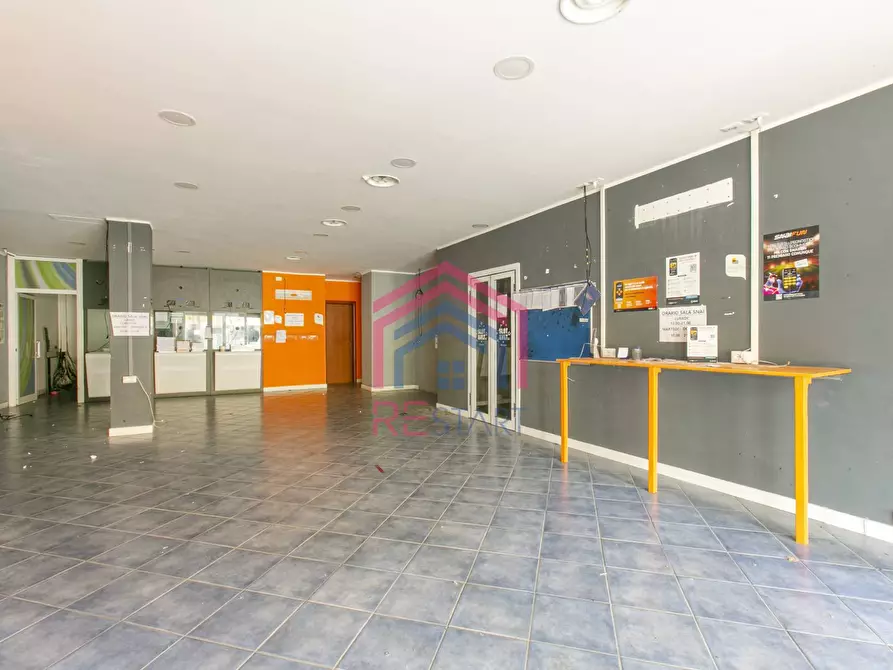 Immagine 4 di Locale commerciale in affitto  in Via Varrone 56 a Pomezia