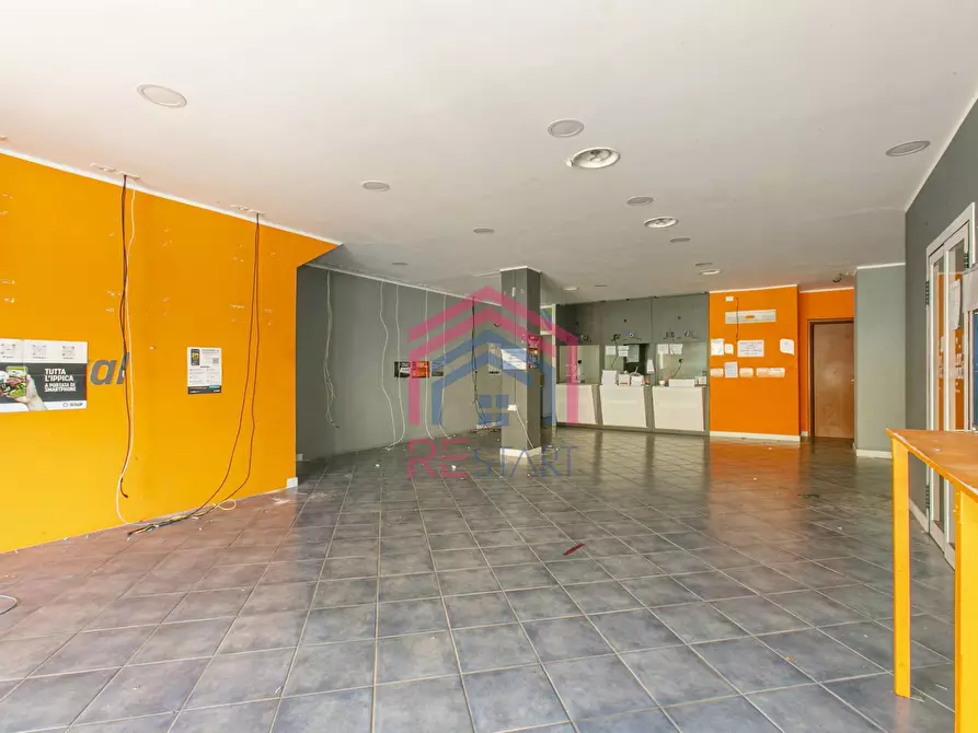 Immagine 6 di Locale commerciale in affitto  in Via Varrone 56 a Pomezia