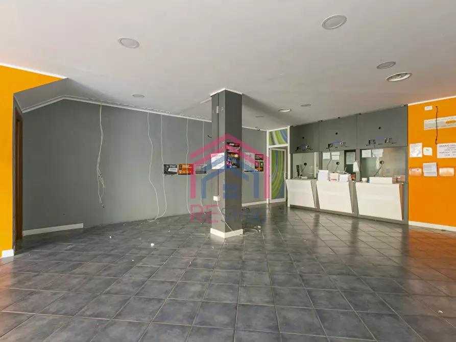 Immagine 7 di Locale commerciale in affitto  in Via Varrone 56 a Pomezia