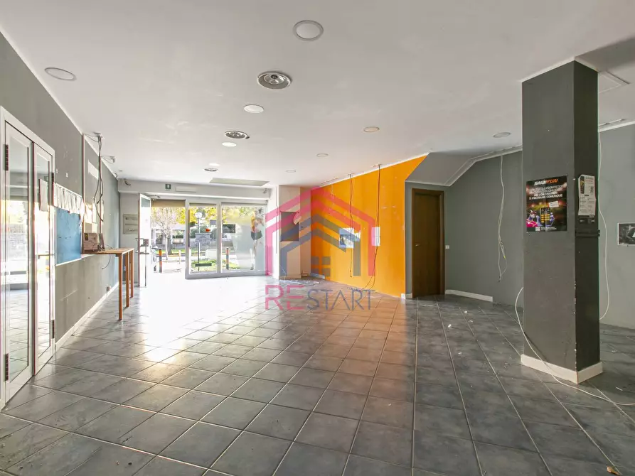 Immagine 9 di Locale commerciale in affitto  in Via Varrone 56 a Pomezia