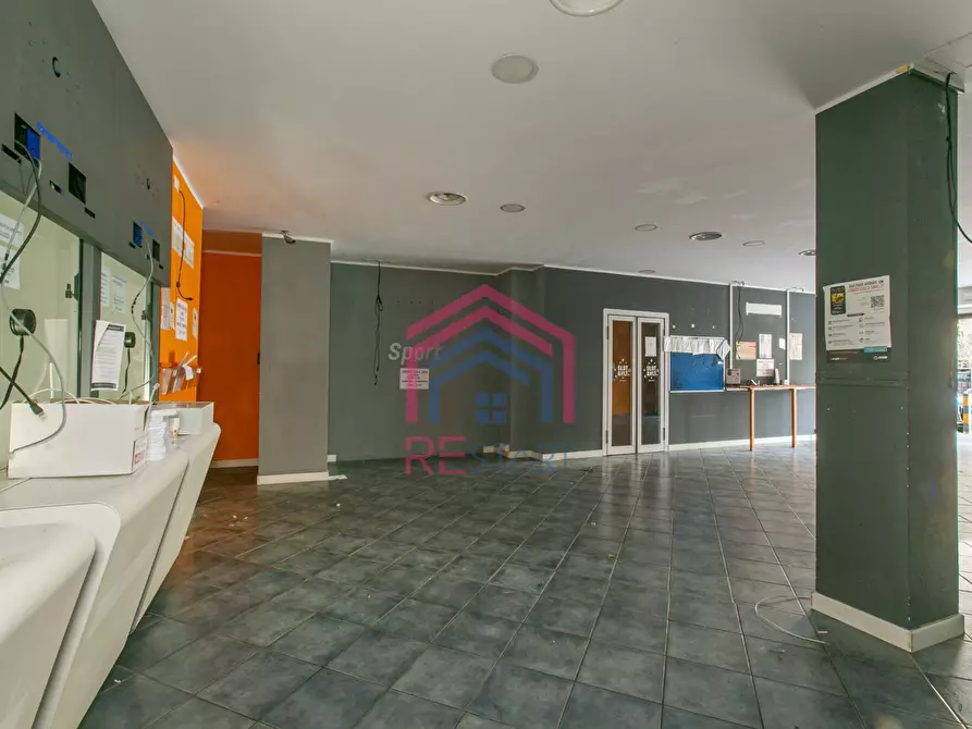 Immagine 11 di Locale commerciale in affitto  in Via Varrone 56 a Pomezia