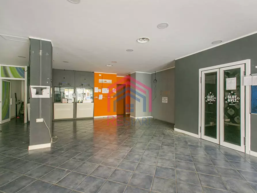 Immagine 8 di Locale commerciale in affitto  in Via Varrone 56 a Pomezia