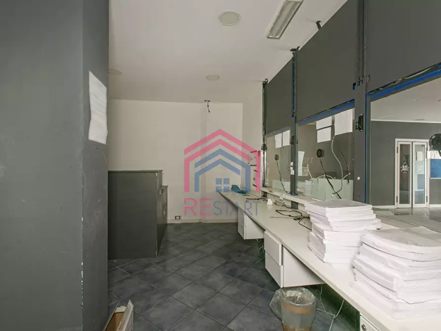 Immagine 13 di Locale commerciale in affitto  in Via Varrone 56 a Pomezia