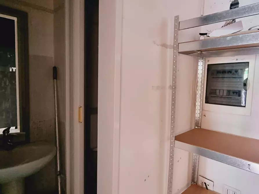 Immagine 14 di Negozio in affitto  in Via Roma 188 a Pomezia
