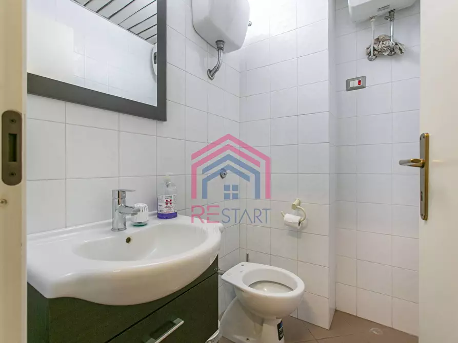 Immagine 12 di Ufficio in vendita  in Via del Mare 2D a Pomezia