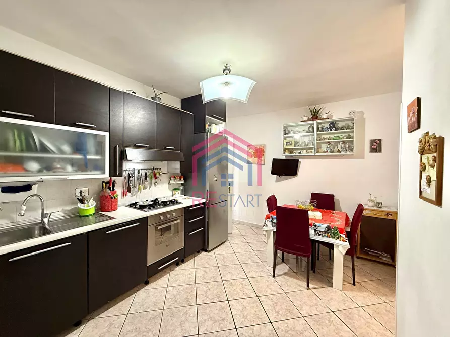 Immagine 3 di Appartamento in vendita  in via amalfi 52 a Pomezia