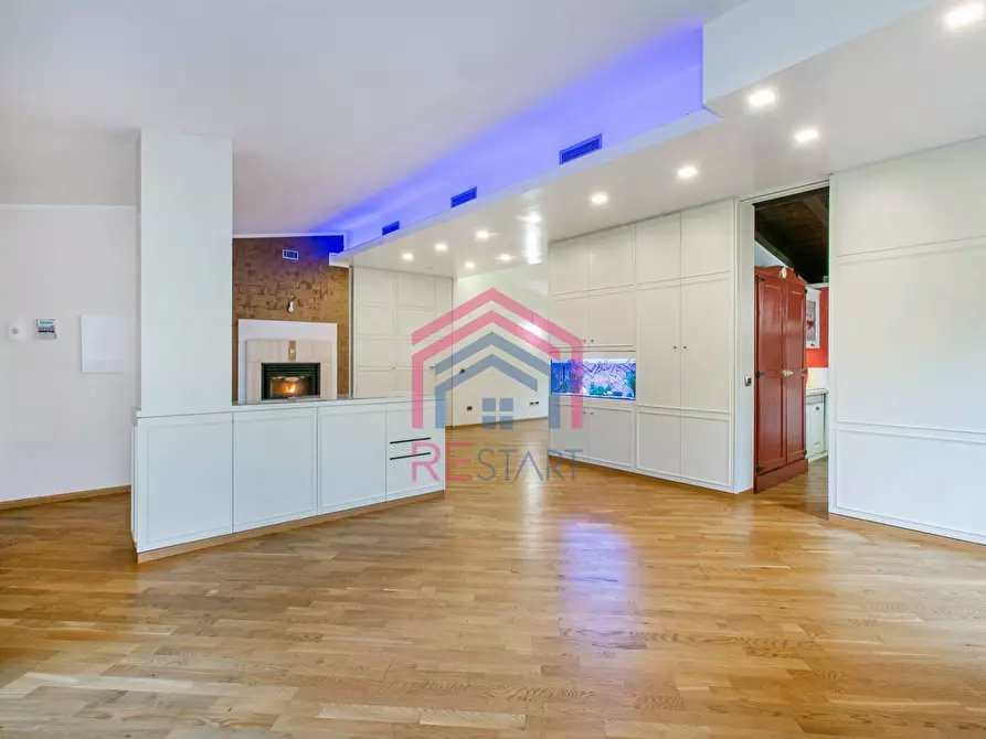 Immagine 9 di Villa in vendita  in Viale Ascanio 36 a Pomezia