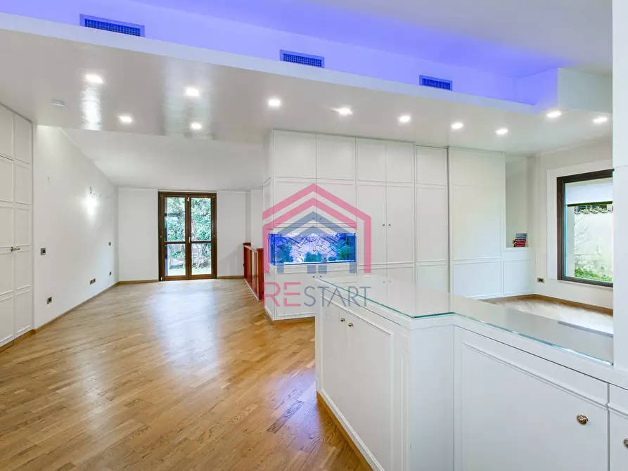 Immagine 11 di Villa in vendita  in Viale Ascanio 36 a Pomezia