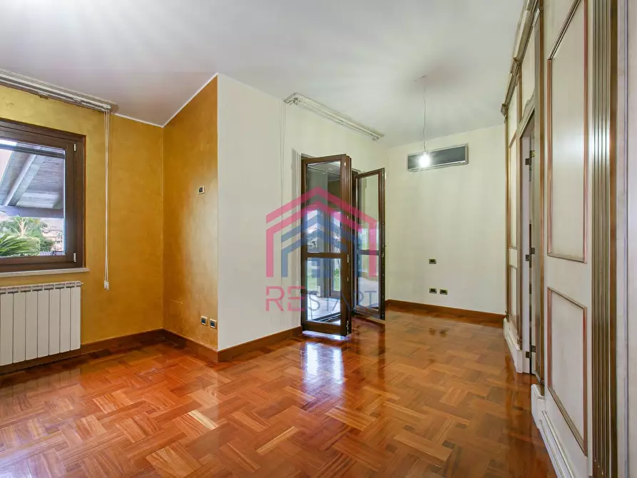 Immagine 41 di Villa in vendita  in Viale Ascanio 36 a Pomezia