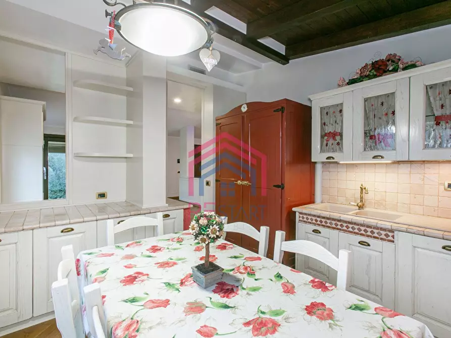 Immagine 18 di Villa in vendita  in Viale Ascanio 36 a Pomezia