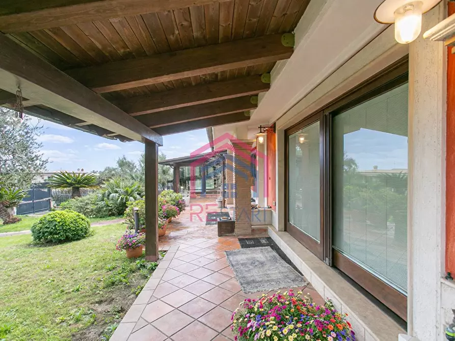 Immagine 4 di Villa in vendita  in Viale Ascanio 36 a Pomezia