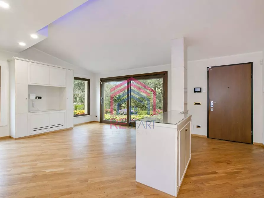 Immagine 3 di Villa in vendita  in Viale Ascanio 36 a Pomezia