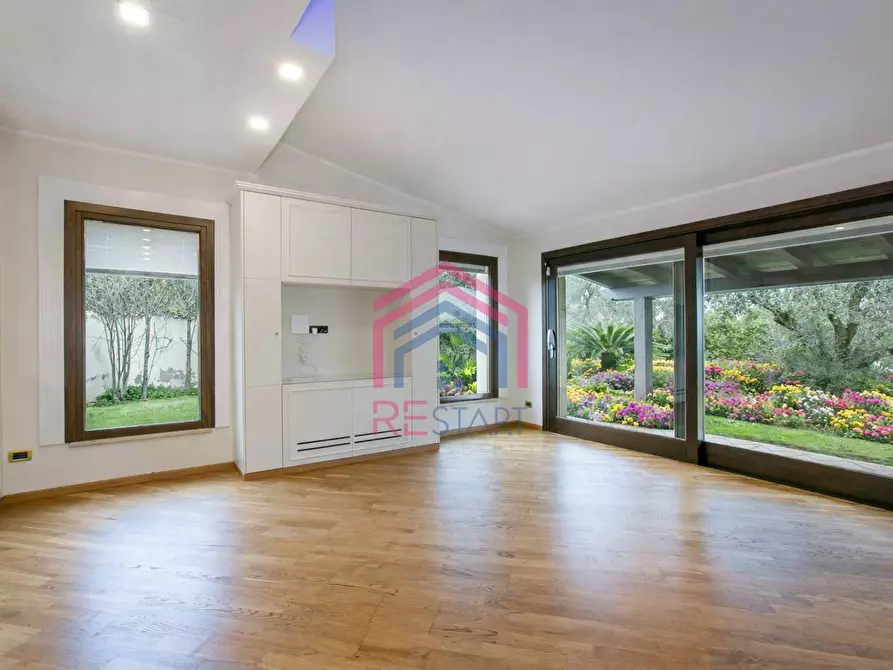 Immagine 2 di Villa in vendita  in Viale Ascanio 36 a Pomezia