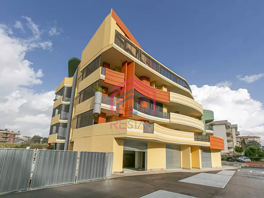 Immagine 2 di Locale commerciale in vendita  in Via Tiberio a Aprilia