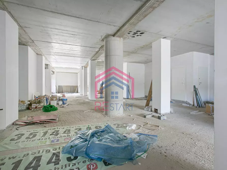 Immagine 17 di Locale commerciale in vendita  in Via Tiberio a Aprilia