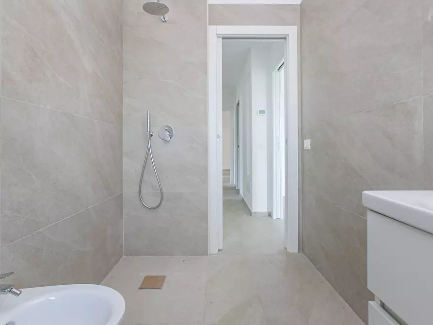 Immagine 24 di Appartamento in vendita  in Via Tiberio a Aprilia