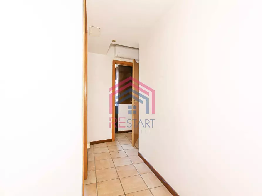 Immagine 5 di Ufficio in affitto  in VIa Bruno Buozzi 9 a Pomezia