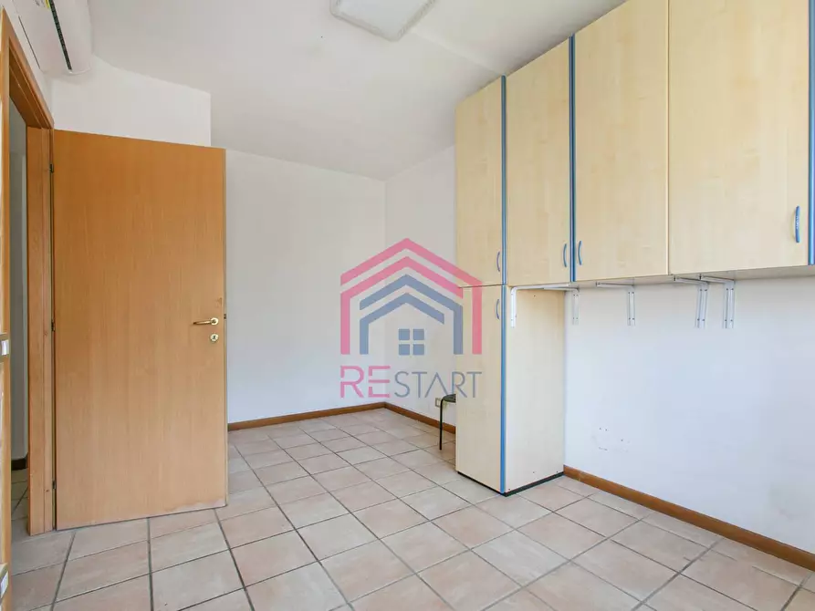 Immagine 10 di Ufficio in affitto  in VIa Bruno Buozzi 9 a Pomezia