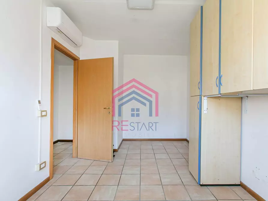 Immagine 11 di Ufficio in affitto  in VIa Bruno Buozzi 9 a Pomezia