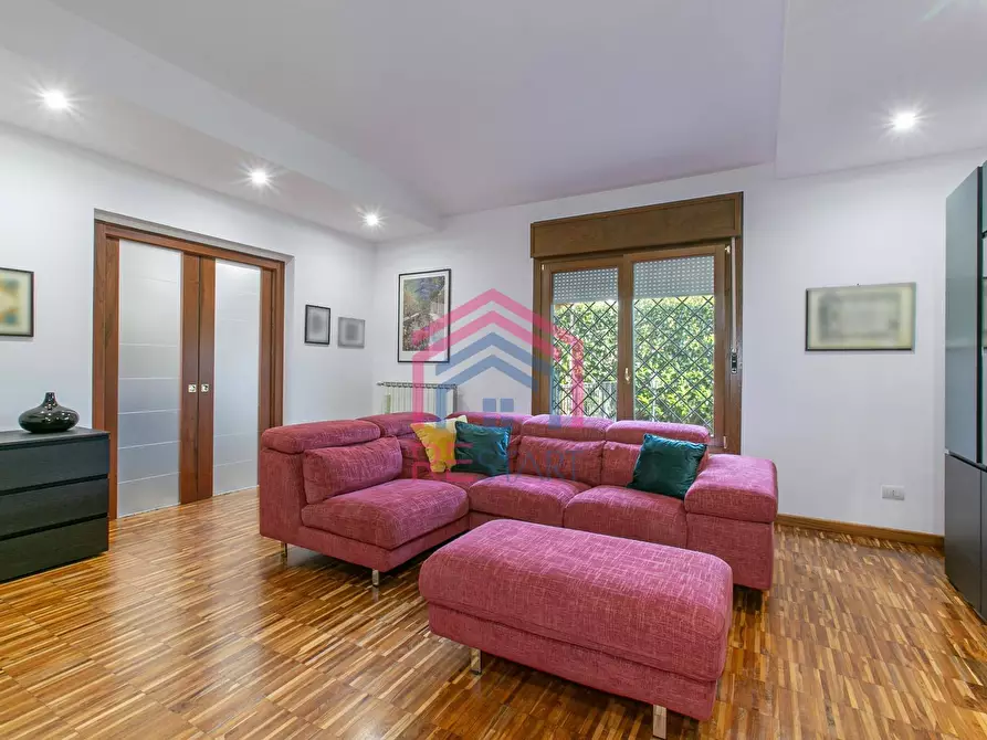 Immagine 2 di Casa semindipendente in vendita  in Viale Priamo 93 a Pomezia