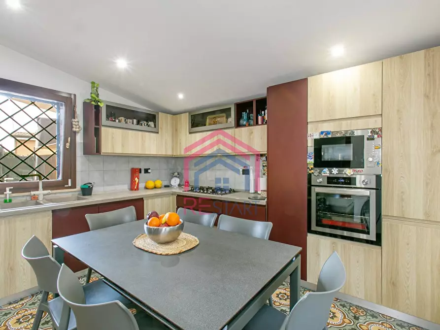 Immagine 11 di Casa semindipendente in vendita  in Viale Priamo 93 a Pomezia