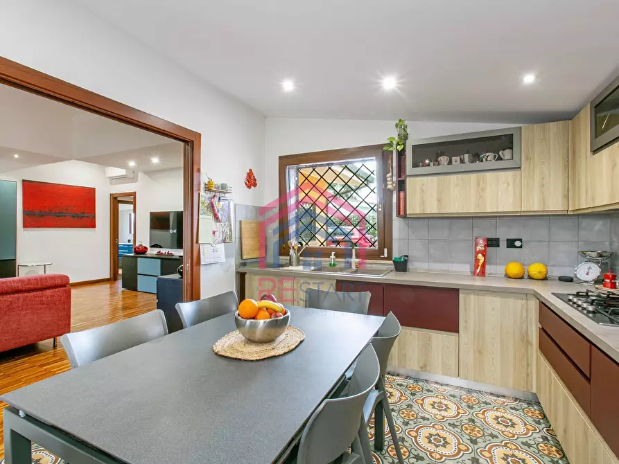 Immagine 12 di Casa semindipendente in vendita  in Viale Priamo 93 a Pomezia