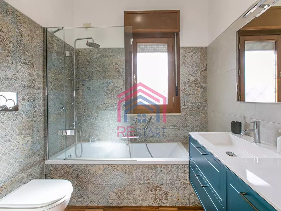 Immagine 19 di Casa semindipendente in vendita  in Viale Priamo 93 a Pomezia