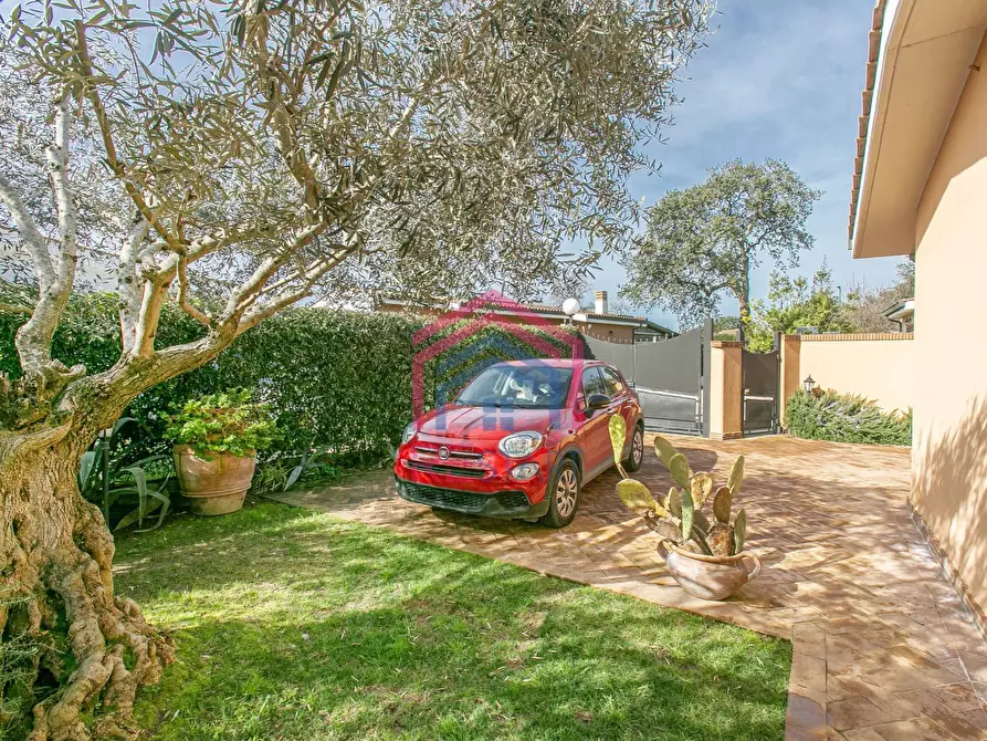 Immagine 36 di Casa semindipendente in vendita  in Viale Priamo 93 a Pomezia