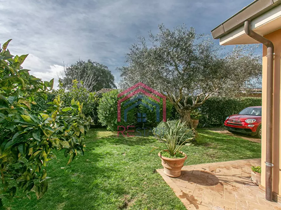 Immagine 37 di Casa semindipendente in vendita  in Viale Priamo 93 a Pomezia