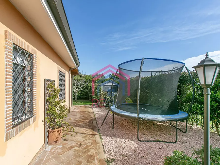 Immagine 38 di Casa semindipendente in vendita  in Viale Priamo 93 a Pomezia