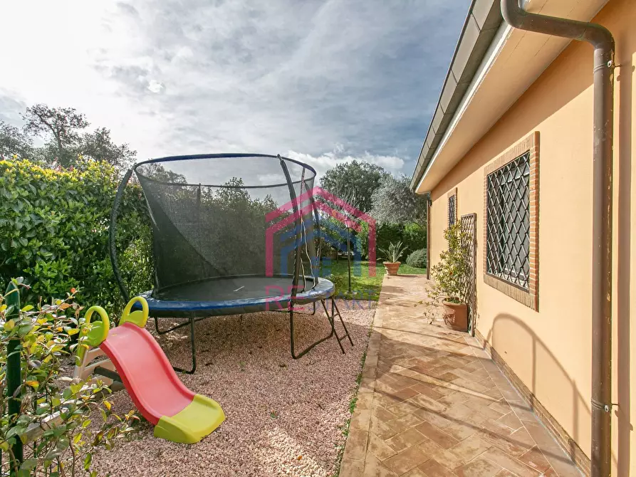 Immagine 39 di Casa semindipendente in vendita  in Viale Priamo 93 a Pomezia