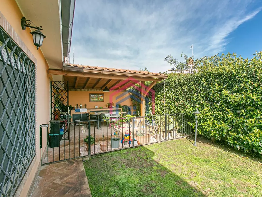 Immagine 41 di Casa semindipendente in vendita  in Viale Priamo 93 a Pomezia