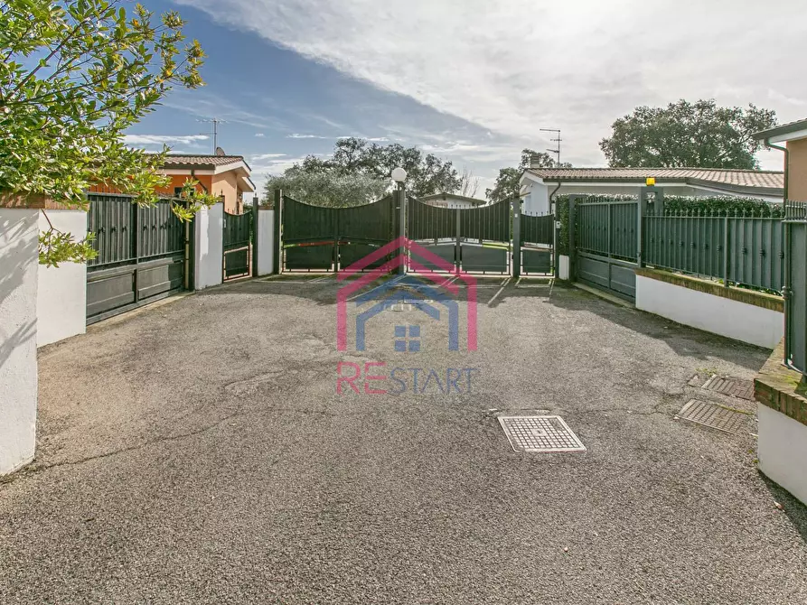 Immagine 46 di Casa semindipendente in vendita  in Viale Priamo 93 a Pomezia