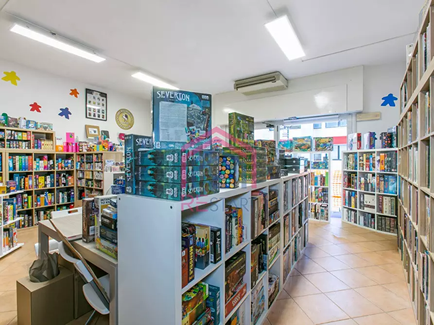 Immagine 5 di Negozio in affitto  in PIAZZA SAN BENEDETTO DA NORCIA SNC a Pomezia