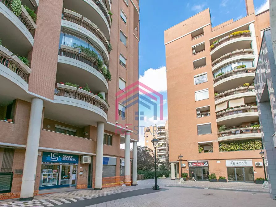 Immagine 13 di Negozio in affitto  in PIAZZA SAN BENEDETTO DA NORCIA SNC a Pomezia