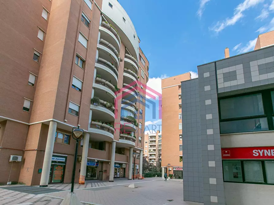 Immagine 14 di Negozio in affitto  in PIAZZA SAN BENEDETTO DA NORCIA SNC a Pomezia