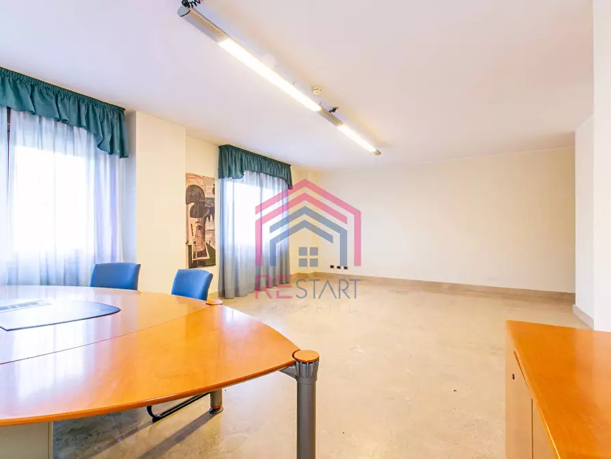 Immagine 12 di Ufficio in affitto  in VIA DEL MARE 89 a Pomezia