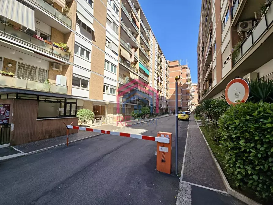 Immagine 21 di Appartamento in vendita  in via Carlo Tenca 24 a Roma