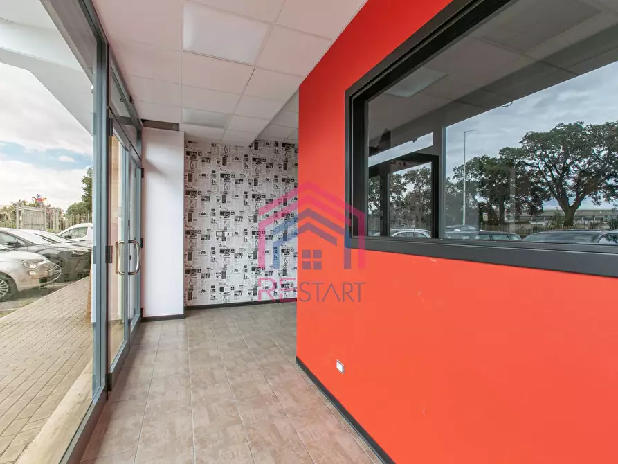 Immagine 3 di Locale commerciale in affitto  in via laurentina 157 a Pomezia