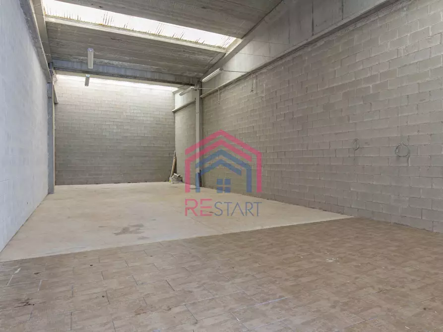 Immagine 6 di Locale commerciale in affitto  in via laurentina 157 a Pomezia