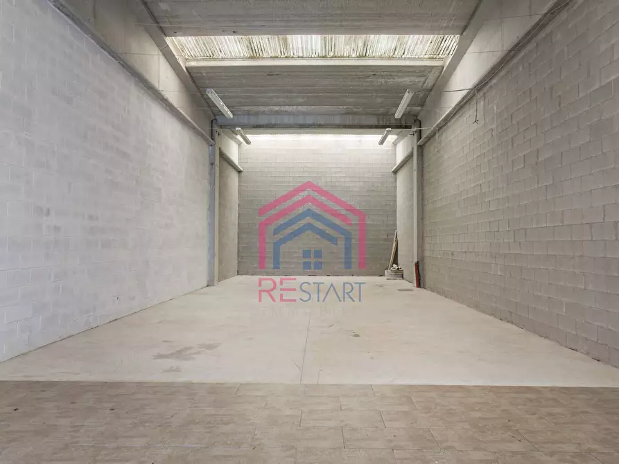 Immagine 7 di Locale commerciale in affitto  in via laurentina 157 a Pomezia