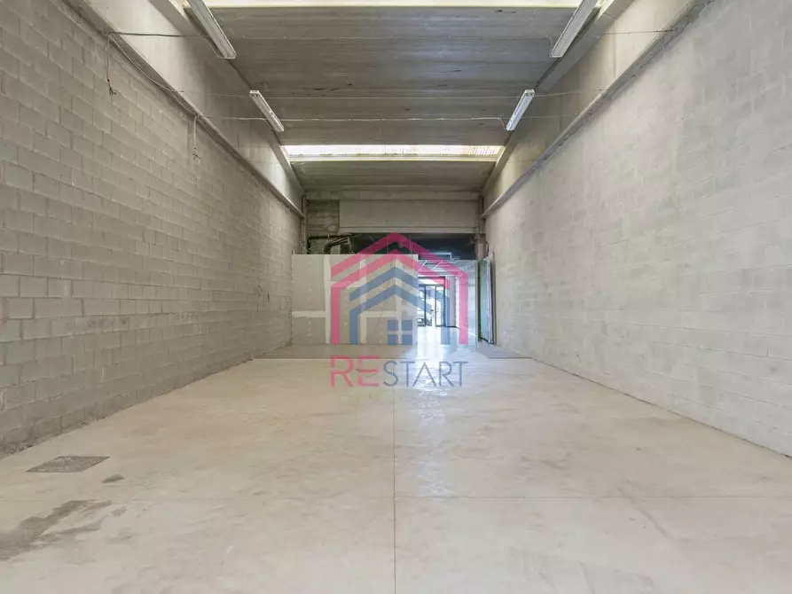 Immagine 8 di Locale commerciale in affitto  in via laurentina 157 a Pomezia