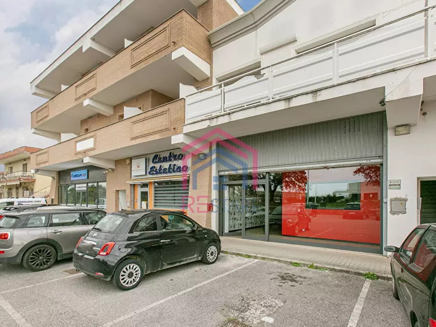 Immagine 18 di Locale commerciale in affitto  in via laurentina 157 a Pomezia