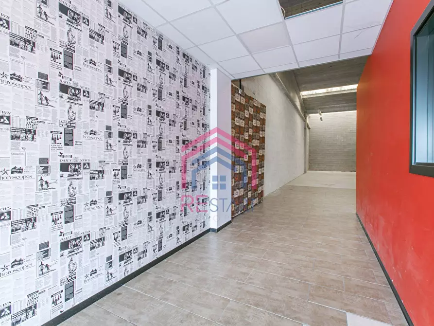 Immagine 5 di Locale commerciale in vendita  in VIA LAURENTINA 157 a Pomezia