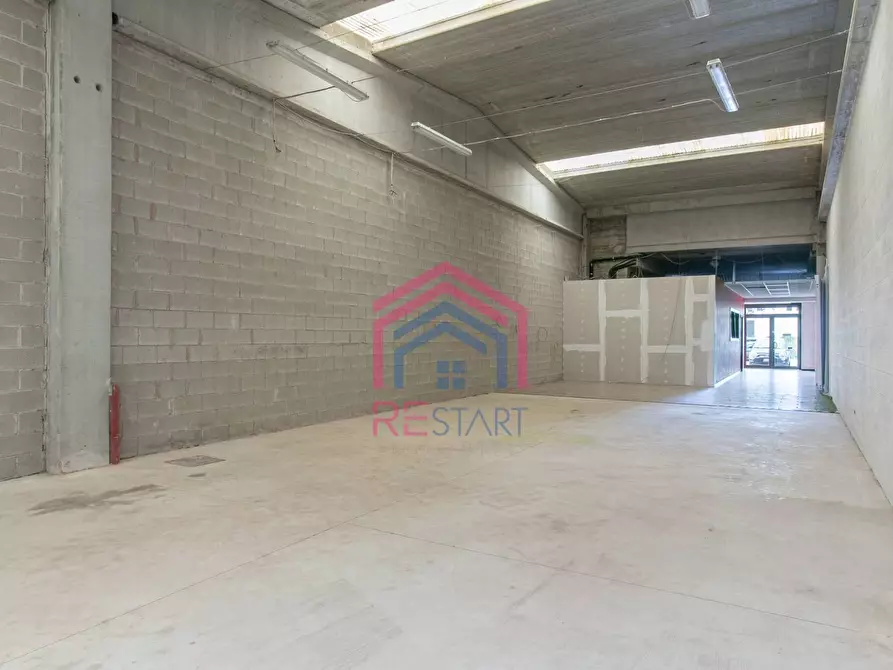 Immagine 9 di Locale commerciale in vendita  in VIA LAURENTINA 157 a Pomezia