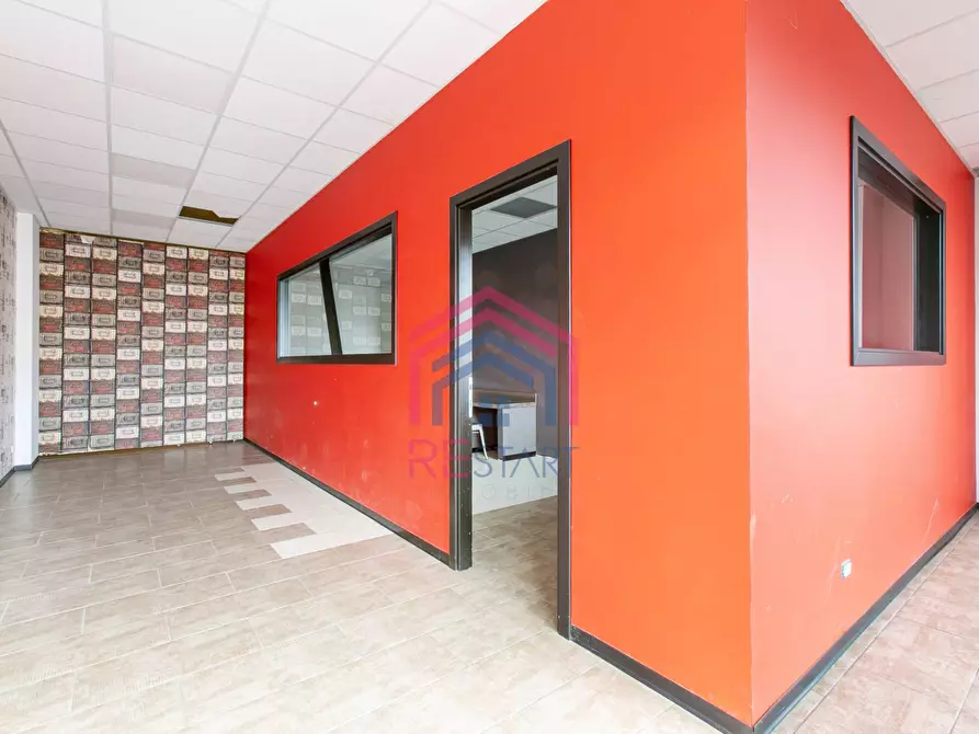 Immagine 21 di Locale commerciale in vendita  in VIA LAURENTINA 157 a Pomezia