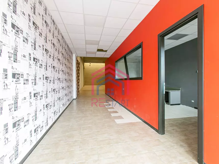 Immagine 22 di Locale commerciale in vendita  in VIA LAURENTINA 157 a Pomezia